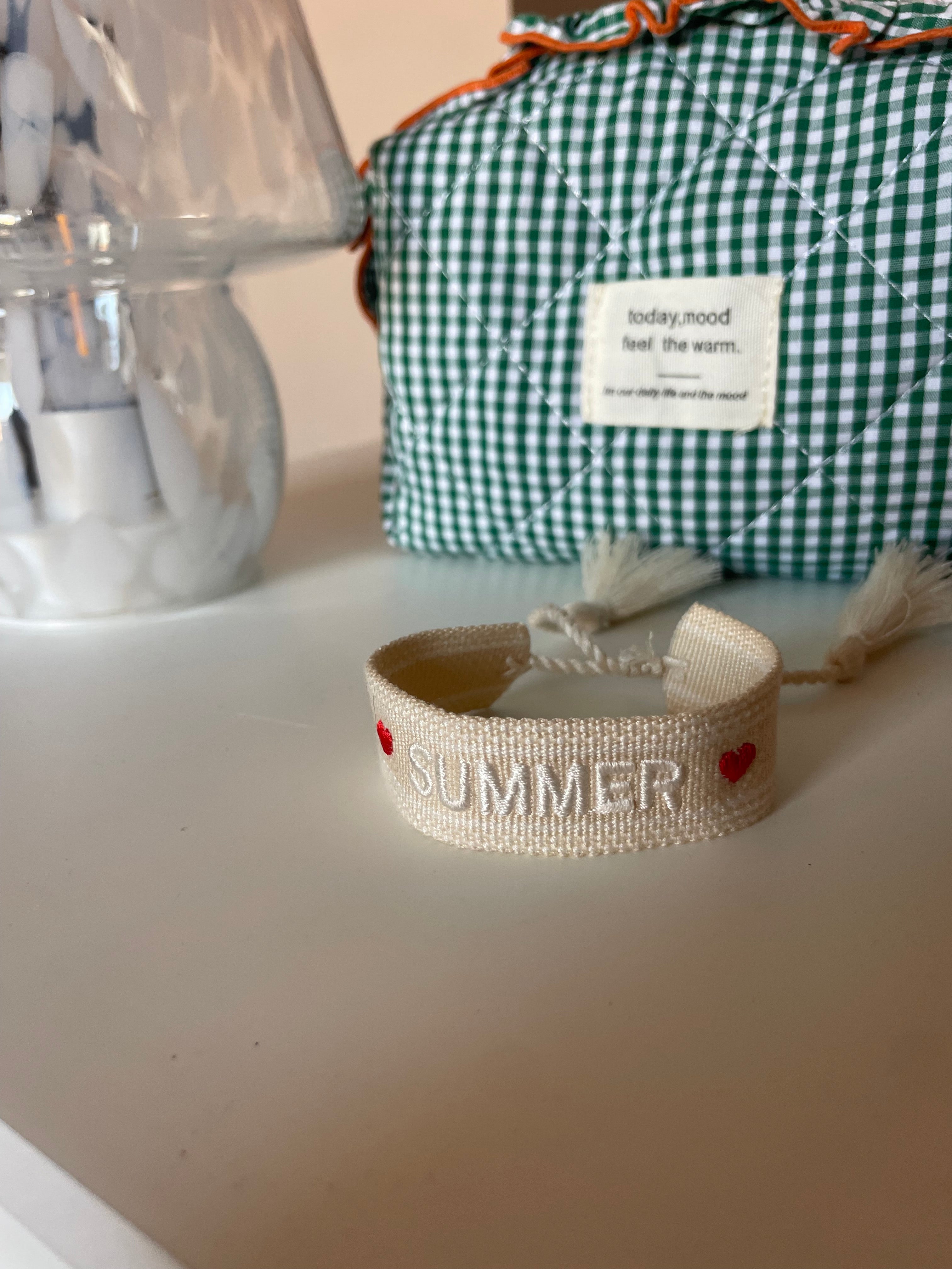 Bracelet SUMMER beige avec cœur rouge ♥️