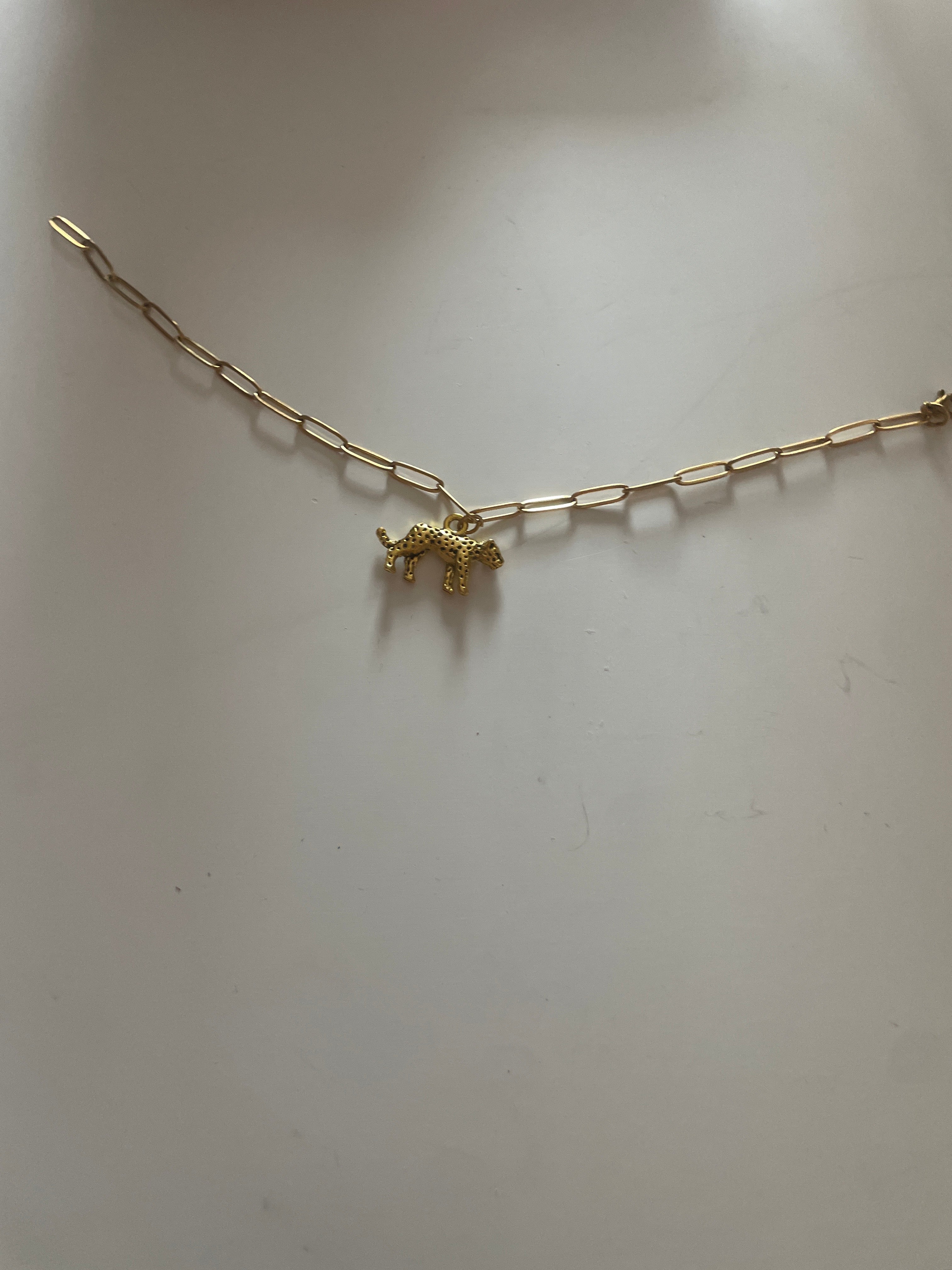 Bracelet avec breloque panthère